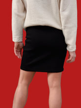 Charger l'image dans la galerie, Jupe vintage Maureen - Mini. Laine noire. Yves Saint Laurent. Taille M, 38, 40.