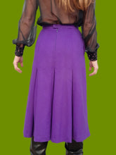 Charger l'image dans la galerie, Jupe plissée vintage Lou - Boutonnée. Laine violette. Taille S, 36, 38. Made in France. Céline Soria