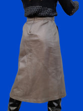 Charger l'image dans la galerie, Jupe vintage Stellia - Cuir marron. Taille L, 40, 42