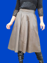 Charger l'image dans la galerie, Jupe vintage Stellia - Cuir marron. Taille L, 40, 42