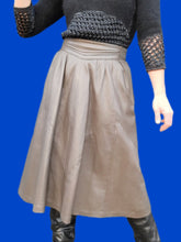 Charger l'image dans la galerie, Jupe vintage Stellia - Cuir marron. Taille L, 40, 42