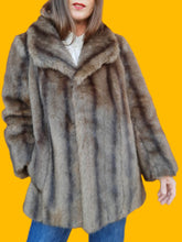 Charger l'image dans la galerie, Manteau court vintage Léa - Imitation fourrure. Cedora costura. Taille M, 38, 40. Made in FRance