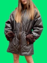 Charger l'image dans la galerie, Manteau matelassé Cindy - Fourrure synthétique marron. Taille XL, 42, 44