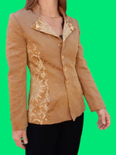 Charger l'image dans la galerie, Veste Katia - Les soleils d'Arles. Chamois. Taille S, 34, 36, 38.