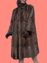 Charger l'image dans la galerie, Manteau vintage Line - Fourrure. Taille L, 40, 42
