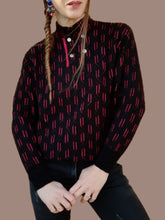 Charger l'image dans la galerie, Pull vintage Nicole - Col haut, imprimé géométrique noir et fuchsia. Taille S, 36, 38. Made in France