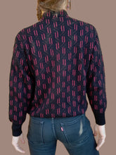 Charger l'image dans la galerie, Pull vintage Nicole - Col haut, imprimé géométrique noir et fuchsia. Taille S, 36, 38. Made in France