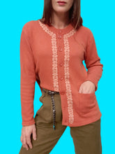 Charger l'image dans la galerie, Gilet vintage Vic - Galon floral à perles. Laine orange. Taille L, 40, 42