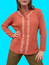 Charger l'image dans la galerie, Gilet vintage Vic - Galon floral à perles. Laine orange. Taille L, 40, 42