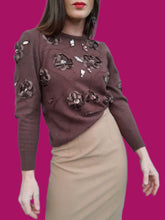Charger l'image dans la galerie, Pull vintage Léna - Angora marron à perles. Taille S, 36, 38.