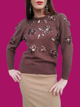 Charger l'image dans la galerie, Pull vintage Léna - Angora marron à perles. Taille S, 36, 38.