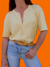 Charger l'image dans la galerie, Gilet vintage Victoria - Jaune à motif feuillage. Taille XXL, 44, 46