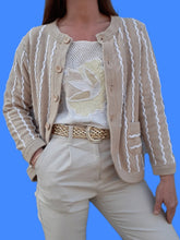 Charger l'image dans la galerie, Cardigan vintage Lola. Torsades beiges et blanches. Taille M, 38, 40. Fabriqué en France