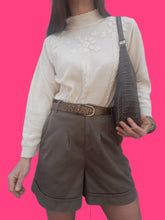 Charger l'image dans la galerie, Pull vintage Cynthia - Broderies florales. Beige. Taille M, 36, 38, 40