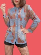 Charger l'image dans la galerie, Cardigan vintage Lisette - Imprimé Japonisant bleu et rouille. Taille M, 38, 40.