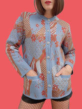 Charger l'image dans la galerie, Cardigan vintage Lisette - Imprimé Japonisant bleu et rouille. Taille M, 38, 40.