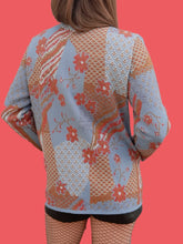 Charger l'image dans la galerie, Cardigan vintage Lisette - Imprimé Japonisant bleu et rouille. Taille M, 38, 40.