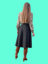 Charger l'image dans la galerie, Jupe-Culotte vintage Lisa - Plissée fluide noire. Toute boutonnée sur le côté. Taille S, 36, 38. Saint Clair Paris. Made in France