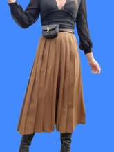 Charger l'image dans la galerie, Jupe-Culotte vintage Prisca - Plissée marron. Taille L, 40, 42. Coïncidence. Made in France.