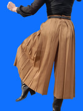 Charger l'image dans la galerie, Jupe-Culotte vintage Prisca - Plissée marron. Taille L, 40, 42. Coïncidence. Made in France.