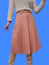 Charger l'image dans la galerie, Jupe-Culotte vintage Suzon - Plissée et boutonnée devant. Rose poudré. Taille S, 36, 38. Made in France.