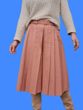 Charger l'image dans la galerie, Jupe-Culotte vintage Suzon - Plissée et boutonnée devant. Rose poudré. Taille S, 36, 38. Made in France.