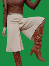 Charger l'image dans la galerie, Jupe-Culotte vintage Amandine - Coupe droite. Beige à détails fantaisie à la taille. Taille S, 36, 38.