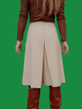 Charger l'image dans la galerie, Jupe-Culotte vintage Amandine - Coupe droite. Beige à détails fantaisie à la taille. Taille S, 36, 38.