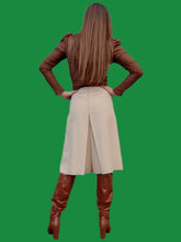 Charger l'image dans la galerie, Jupe-Culotte vintage Amandine - Coupe droite. Beige à détails fantaisie à la taille. Taille S, 36, 38.