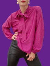 Charger l'image dans la galerie, Blouse "Seconde" Claudine - Col lavallière. Raspberry moucheté. Taille L, 40, 42. Miss Mary