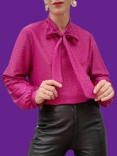 Charger l'image dans la galerie, Blouse "Seconde" Claudine - Col lavallière. Raspberry moucheté. Taille L, 40, 42. Miss Mary