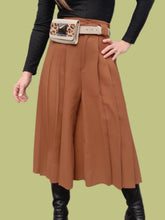 Charger l'image dans la galerie, Jupe-Culotte vintage Sophie - Plissée sur les côtés. Marron. Taille S, 36, 38.