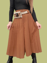 Charger l'image dans la galerie, Jupe-Culotte vintage Sophie - Plissée sur les côtés. Marron. Taille S, 36, 38.