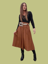 Charger l'image dans la galerie, Jupe-Culotte vintage Sophie - Plissée sur les côtés. Marron. Taille S, 36, 38.