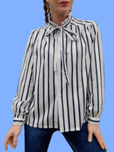 Charger l'image dans la galerie, Chemisier vintage Félicie - Pois & rayures. Bleu marine et blanc. Taille M, 38, 40.