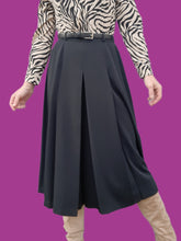 Charger l'image dans la galerie, Jupe-Culotte vintage Ariane - Plissée fluide noire. Taille M, 38, 40. Solphin