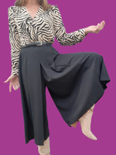 Charger l'image dans la galerie, Jupe-Culotte vintage Ariane - Plissée fluide noire. Taille M, 38, 40. Solphin