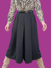 Charger l'image dans la galerie, Jupe-Culotte vintage Ariane - Plissée fluide noire. Taille M, 38, 40. Solphin