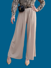 Charger l'image dans la galerie, Pantalon vintage Sandra - Palazzo beige. Taille M, 38, 40. Mariella Gelli