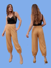 Charger l'image dans la galerie, Pantalon vintage Alicia - Style sarouel. Chamois. Taille S, 36, 38. Emanuel Ungaro. Made in Italy