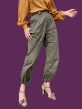 Charger l'image dans la galerie, Pantalon vintage Julia - Treillis militaire kaki. Style cargo. Taille M, 38, 40. SCECAM Paris 1967.