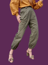 Charger l'image dans la galerie, Pantalon vintage Julia - Treillis militaire kaki. Style cargo. Taille M, 38, 40. SCECAM Paris 1967.