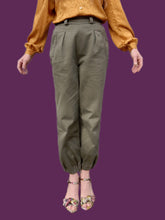 Charger l'image dans la galerie, Pantalon vintage Julia - Treillis militaire kaki. Style cargo. Taille M, 38, 40. SCECAM Paris 1967.