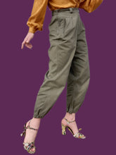 Charger l'image dans la galerie, Pantalon vintage Julia - Treillis militaire kaki. Style cargo. Taille M, 38, 40. SCECAM Paris 1967.