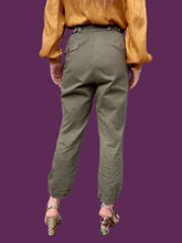 Charger l'image dans la galerie, Pantalon vintage Julia - Treillis militaire kaki. Style cargo. Taille M, 38, 40. SCECAM Paris 1967.