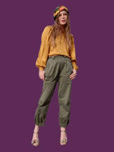 Charger l'image dans la galerie, Pantalon vintage Julia - Treillis militaire kaki. Style cargo. Taille M, 38, 40. SCECAM Paris 1967.