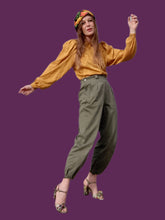 Charger l'image dans la galerie, Pantalon vintage Julia - Treillis militaire kaki. Style cargo. Taille M, 38, 40. SCECAM Paris 1967.