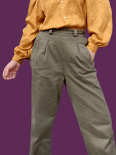 Charger l'image dans la galerie, Pantalon vintage Julia - Treillis militaire kaki. Style cargo. Taille M, 38, 40. SCECAM Paris 1967.