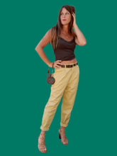 Charger l'image dans la galerie, Pantalon vintage Emmeline - Relax jaune en coton. Taille L, 40, 42
