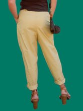 Charger l'image dans la galerie, Pantalon vintage Emmeline - Relax jaune en coton. Taille L, 40, 42
